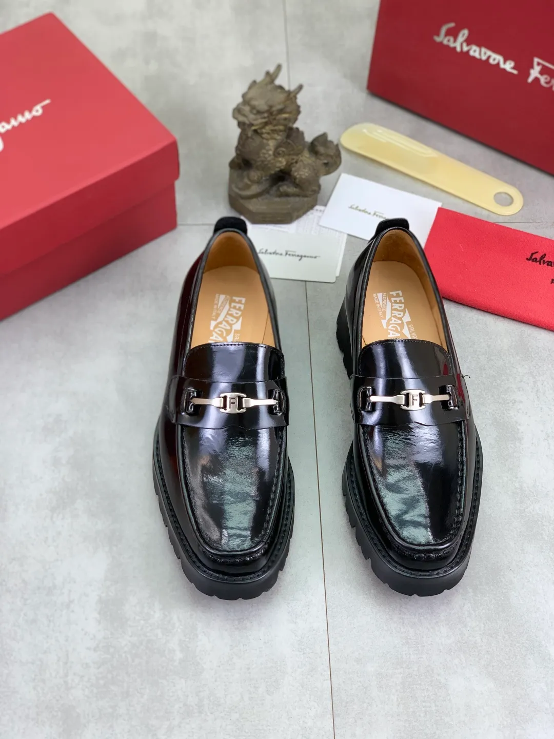 Men's Men's Shoes 💰P480💰[New Style] Water-dyed Niuli 🆘[Salvatore Ferragamo] Ferragamo's latest casual business leather shoes for men! Listed simultaneously! The fabric is made of specially imported original calfskin, and the interior is made of imported water-dyed cowhide. It is absolutely luxurious and leads the fashion trend. Matching code: 38-44 (45 and 46 can be customized) Multiple colors available